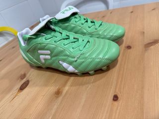 Botas de fútbol FILA Niño/a talla 38-MUY POCO USO