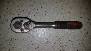 Llave de carraca con mango