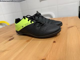 Botas de fútbol KIPSTA niño/a -Talla 38- POCO USO