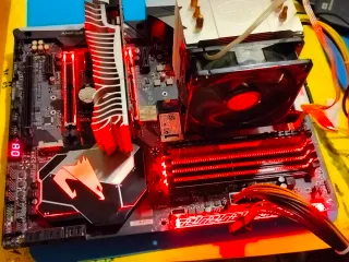 Gigabyte z370 aorus gaming 5 con wifi,"como nueva"