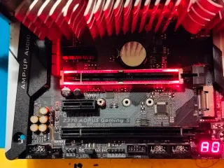 Gigabyte z370 aorus gaming 5 con wifi,"como nueva"