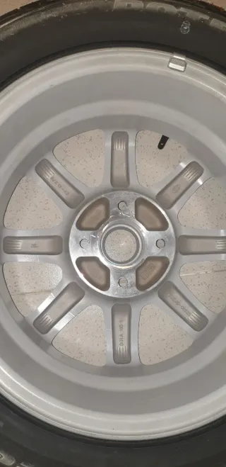 1 Llanta de aluminio de 16 y neumático 205 50 r16