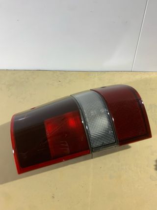 Piloto trasero izquierdo Opel Monterey (B) (M98)