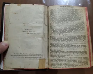 Libro oficial en latín para coro de Iglesia