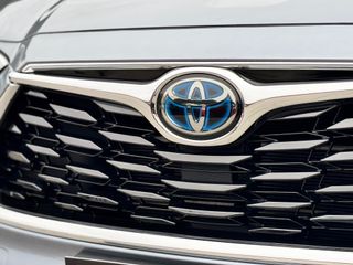 TOYOTA Highlander 2.5 Advance P. Met. Techo Panorámico