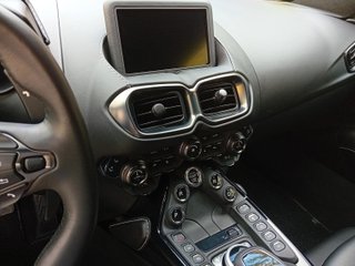 Aston Martin Vantage 4.0 V8
