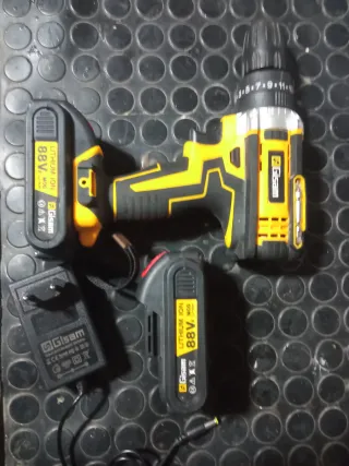 Taladro atornillador GISAM dos baterias y cargador