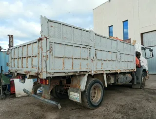 CAMION GRUA BASCULANTE MERCEDES BENZ