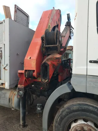 CAMION GRUA BASCULANTE MERCEDES BENZ