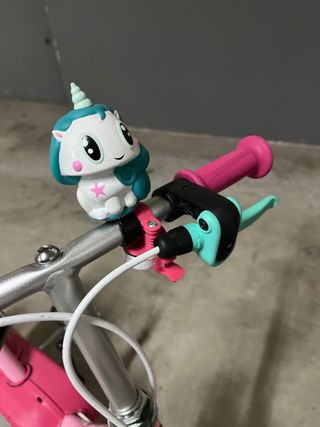 Bicicleta infantil rosa ruedines casi NUEVA