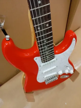 Guitarra Eléctrica Roja Tipo Stratocaster
