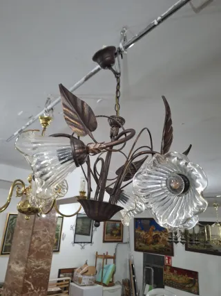 Lámpara de Forja con Tulipas de Cristal