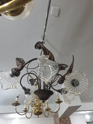 Lámpara de Forja con Tulipas de Cristal