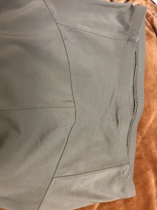 Leggings grises y verdes