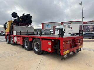 Camion grua MERCEDES 3244 HIAB 477