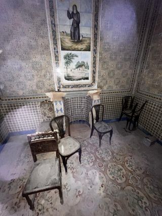 Silla antigua madera y tela