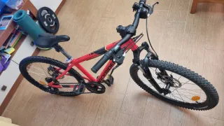Bicicleta de Montaña Rockrider Roja modelo ST900R.