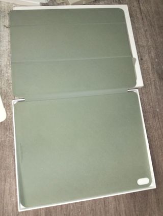 Custodia Apple Smart Folio per iPad Air (M3) da 13", colore: Verde salvia