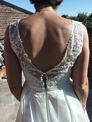 Vestido de Novia Blanco con Cancán,Velo y zapatos.