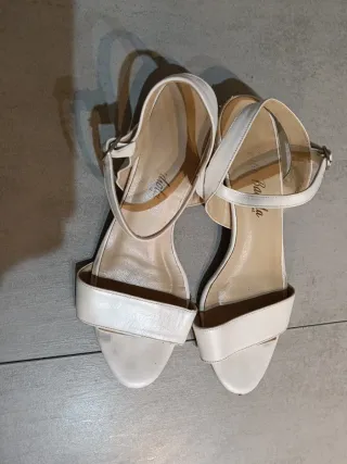 Vestido de Novia Blanco con Cancán,Velo y zapatos.