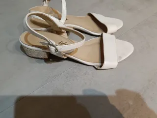 Vestido de Novia Blanco con Cancán,Velo y zapatos.