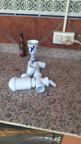 Fregadero de cocina de metal.  Usado.