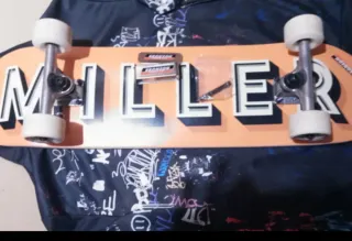 Monopatín-Skate casi nuevo,5 días de uso