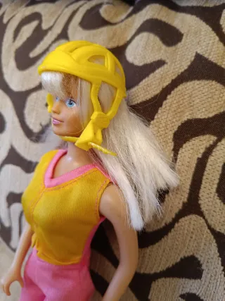 Muñeca Barbie Patinadora con Accesorios