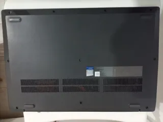 Lenovo V15-IKB | i3-8130 | 8GB RAM | 256GB NVMe