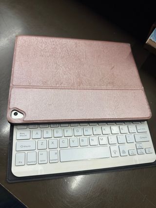 iPad 8ª Gen Plata + Funda y Teclado