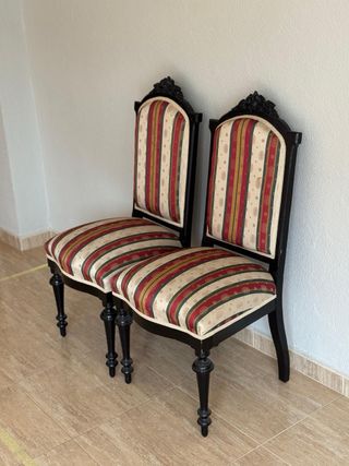 Par de Sillas Clásicas Salón
