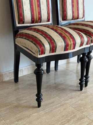 Par de Sillas Clásicas Salón