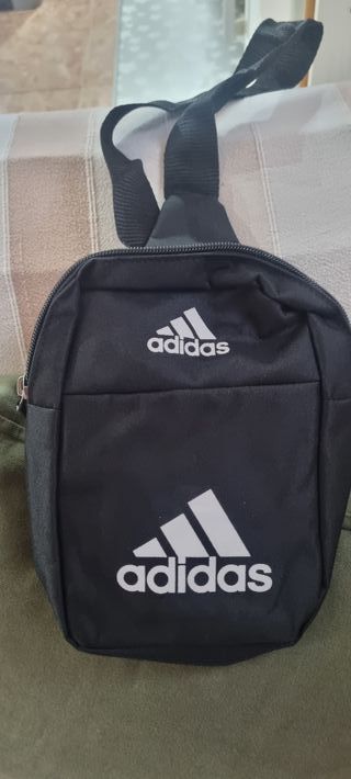Riñonera Adidas Negra