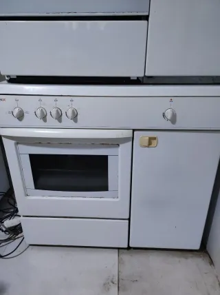 Cocina de gas grande con horno