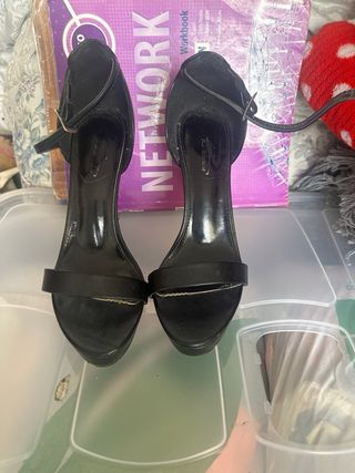 Zapatos de tacón negros