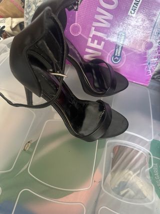 Zapatos de tacón negros