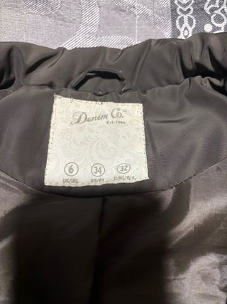 Chaleco verde acolchado con cremalleras