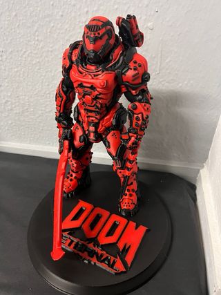 Figura Doom 20cm Roja y Negra