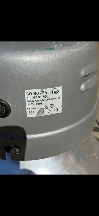 Lámpara industrial metálica plateada