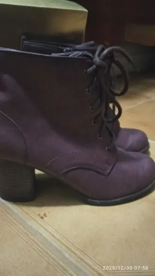 Botas de mujer con cordones y cremallera
