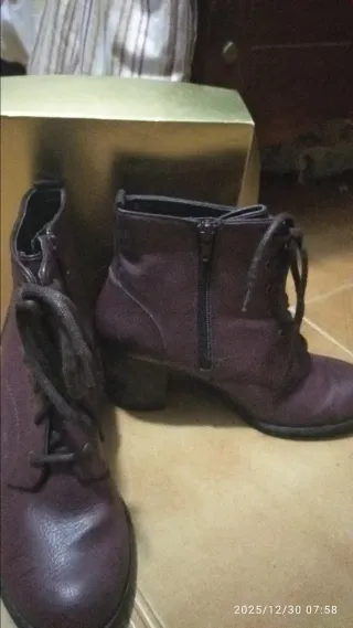 Botas de mujer con cordones y cremallera