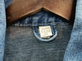 Chaqueta vaquera desgastada
