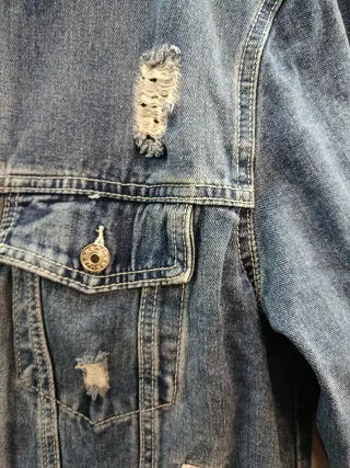 Chaqueta vaquera desgastada