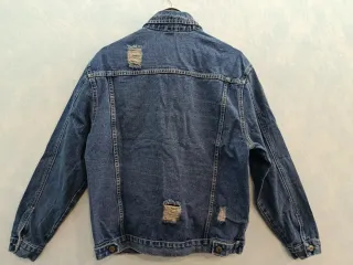 Chaqueta vaquera desgastada