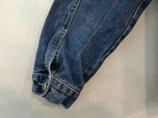 Chaqueta vaquera desgastada