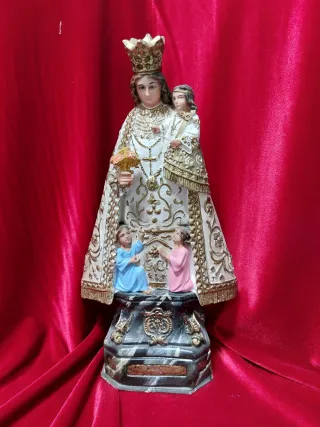 Virgen de los Desamparados Olot 32 cm