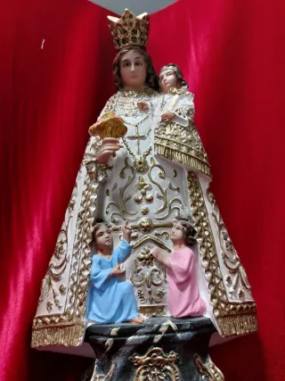 Virgen de los Desamparados Olot 32 cm