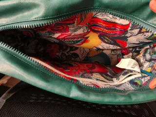Bolso bandolera Desigual verde con bordados