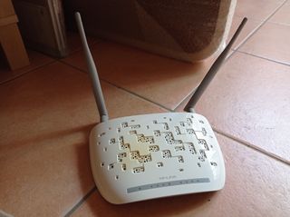 Modem Router TP-LINK ADSL2+ Wireless N 300Mbps