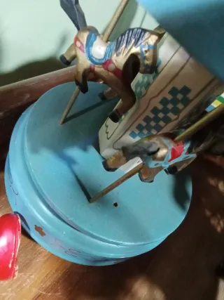 Tiovivo musical vintage caballitos